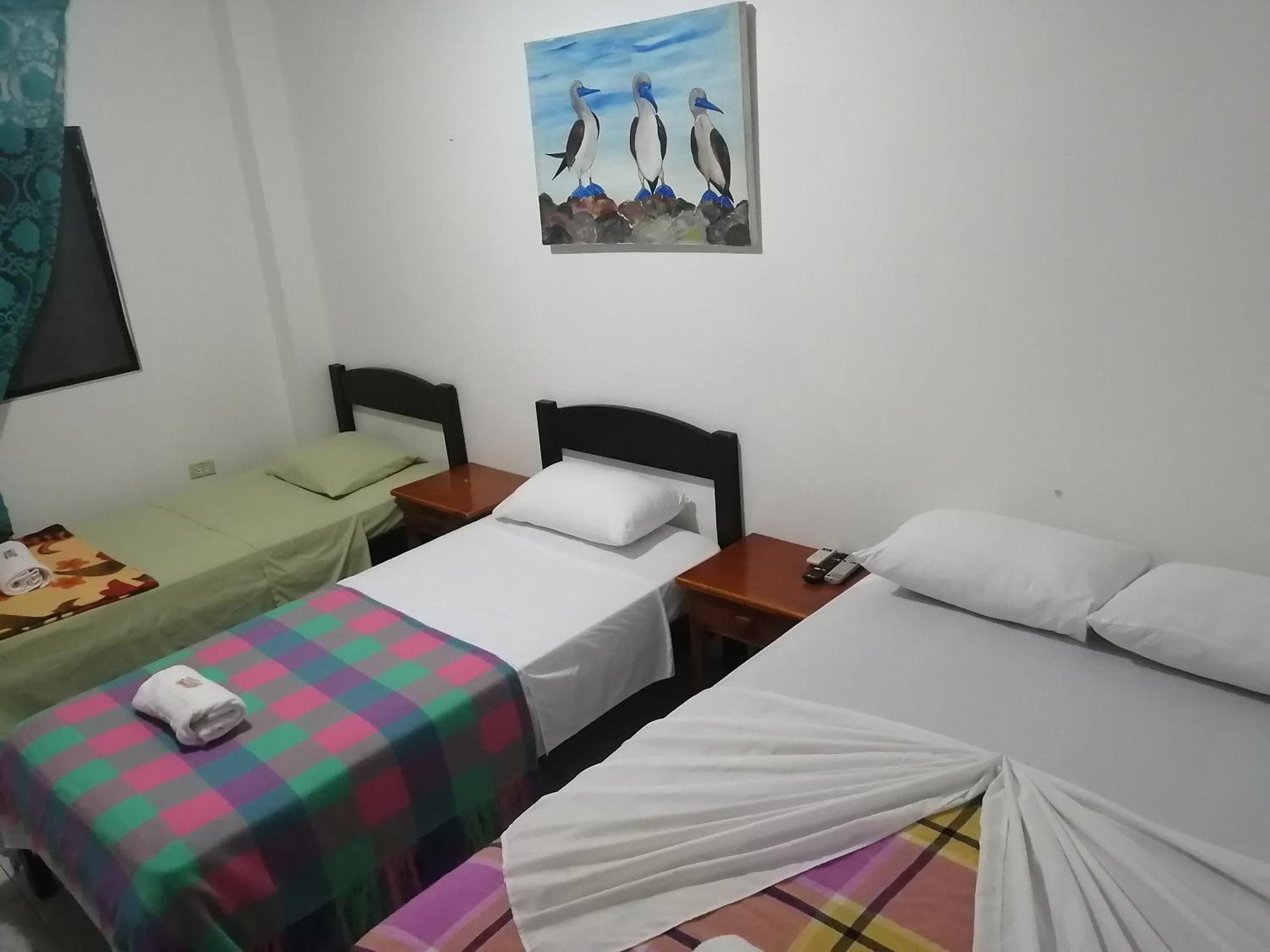 Hostal La Casa De Luis Puerto Baquerizo Moreno Bagian luar foto