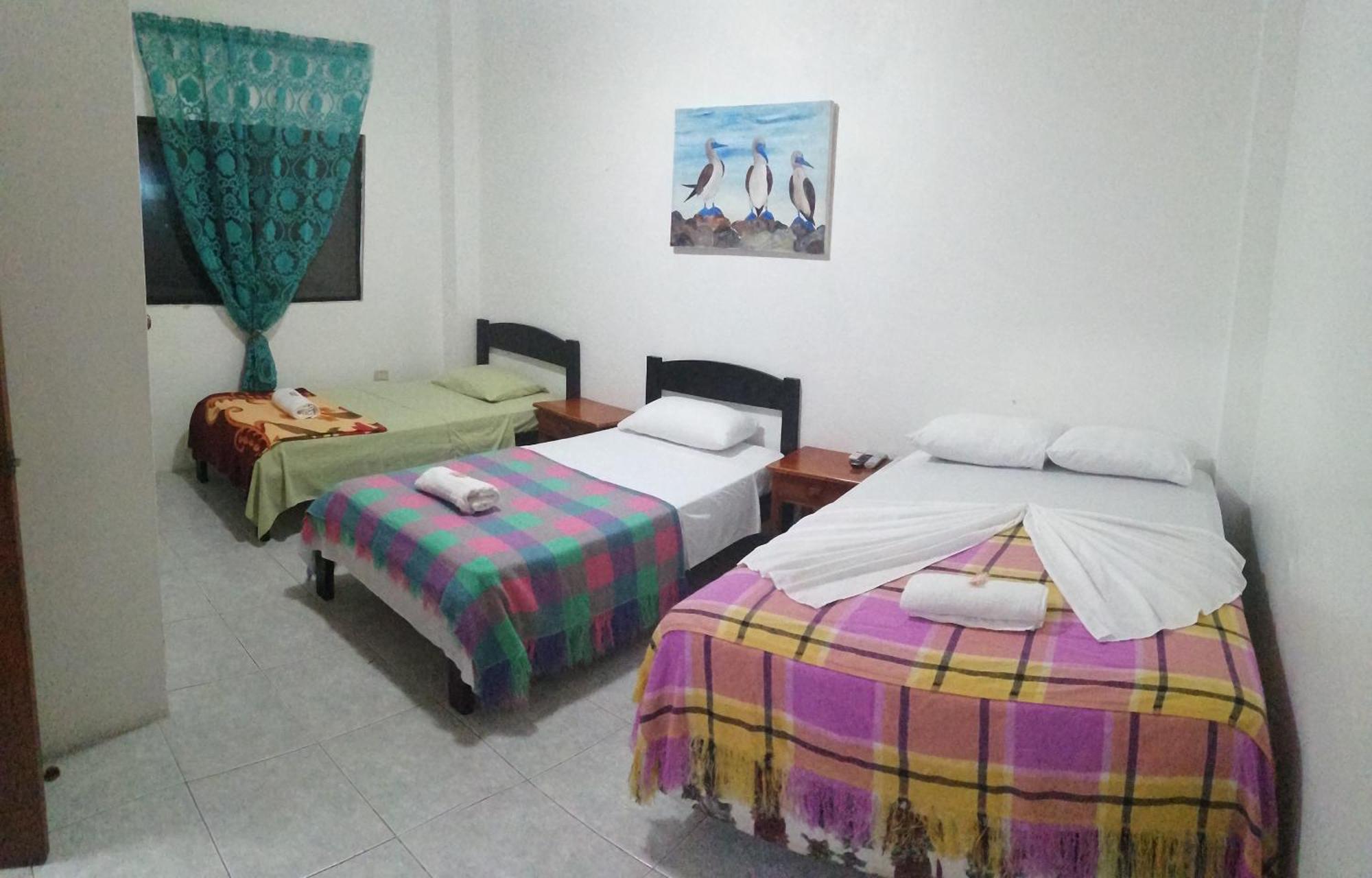 Hostal La Casa De Luis Puerto Baquerizo Moreno Bagian luar foto