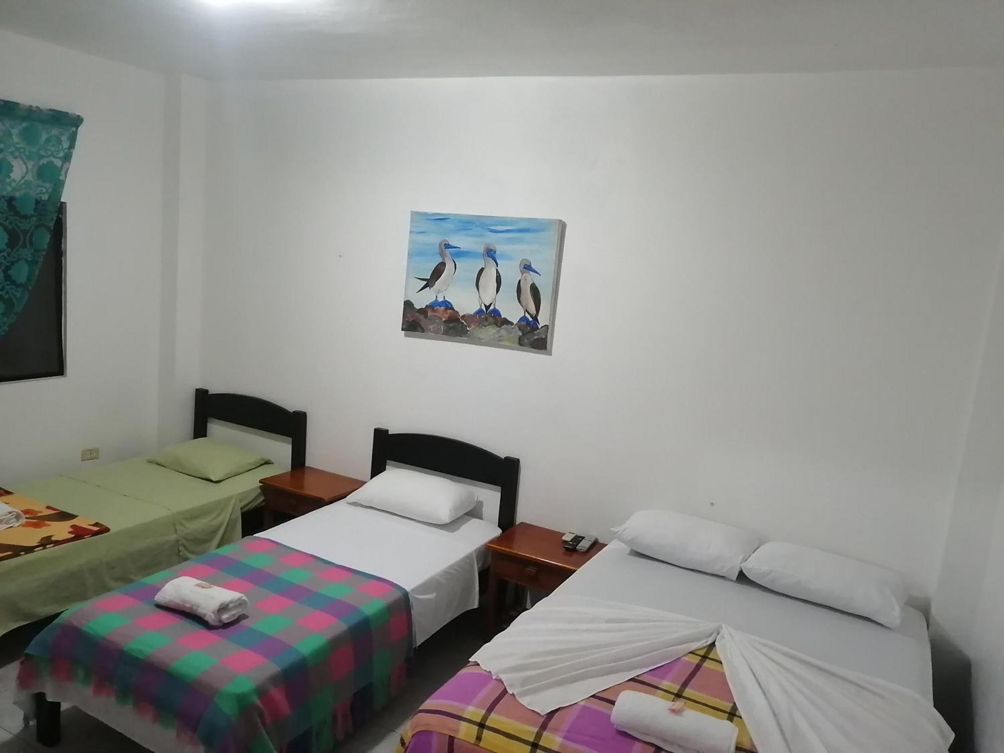 Hostal La Casa De Luis Puerto Baquerizo Moreno Bagian luar foto