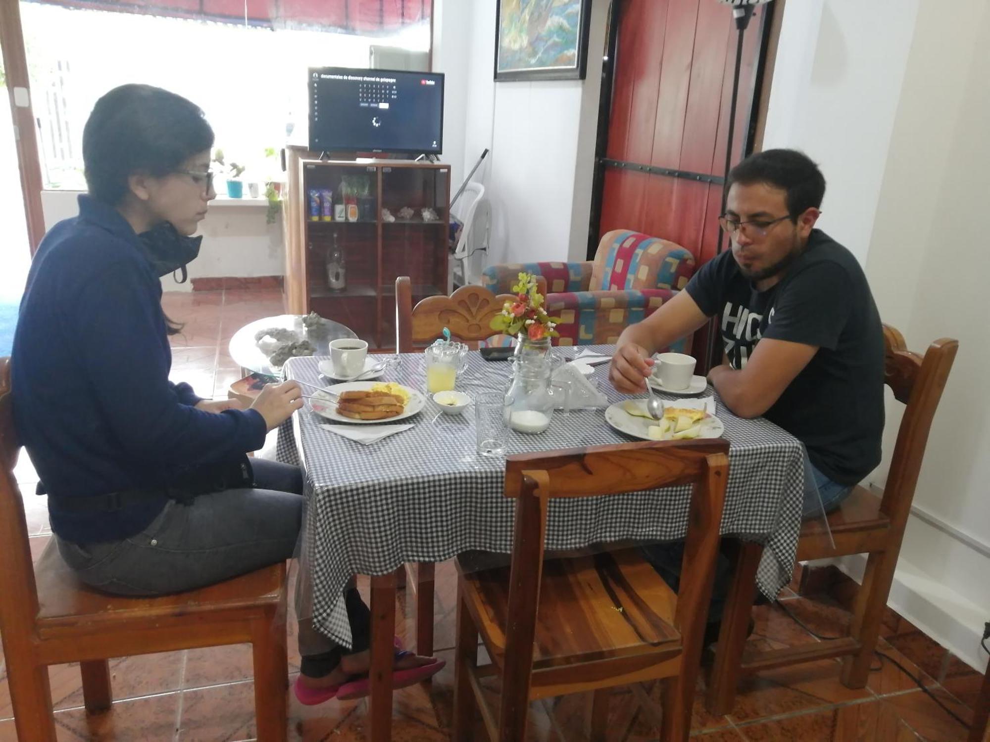Hostal La Casa De Luis Puerto Baquerizo Moreno Bagian luar foto