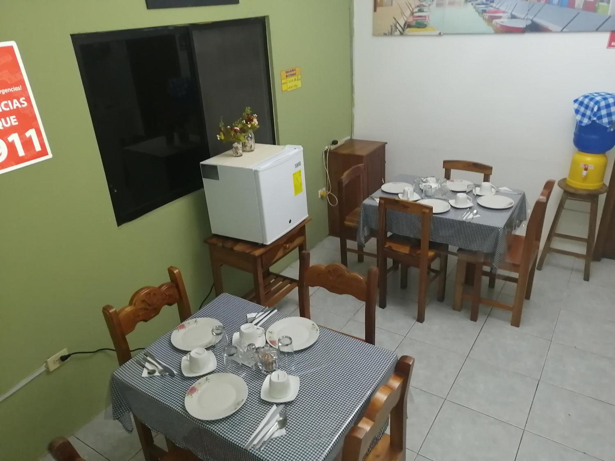 Hostal La Casa De Luis Puerto Baquerizo Moreno Bagian luar foto