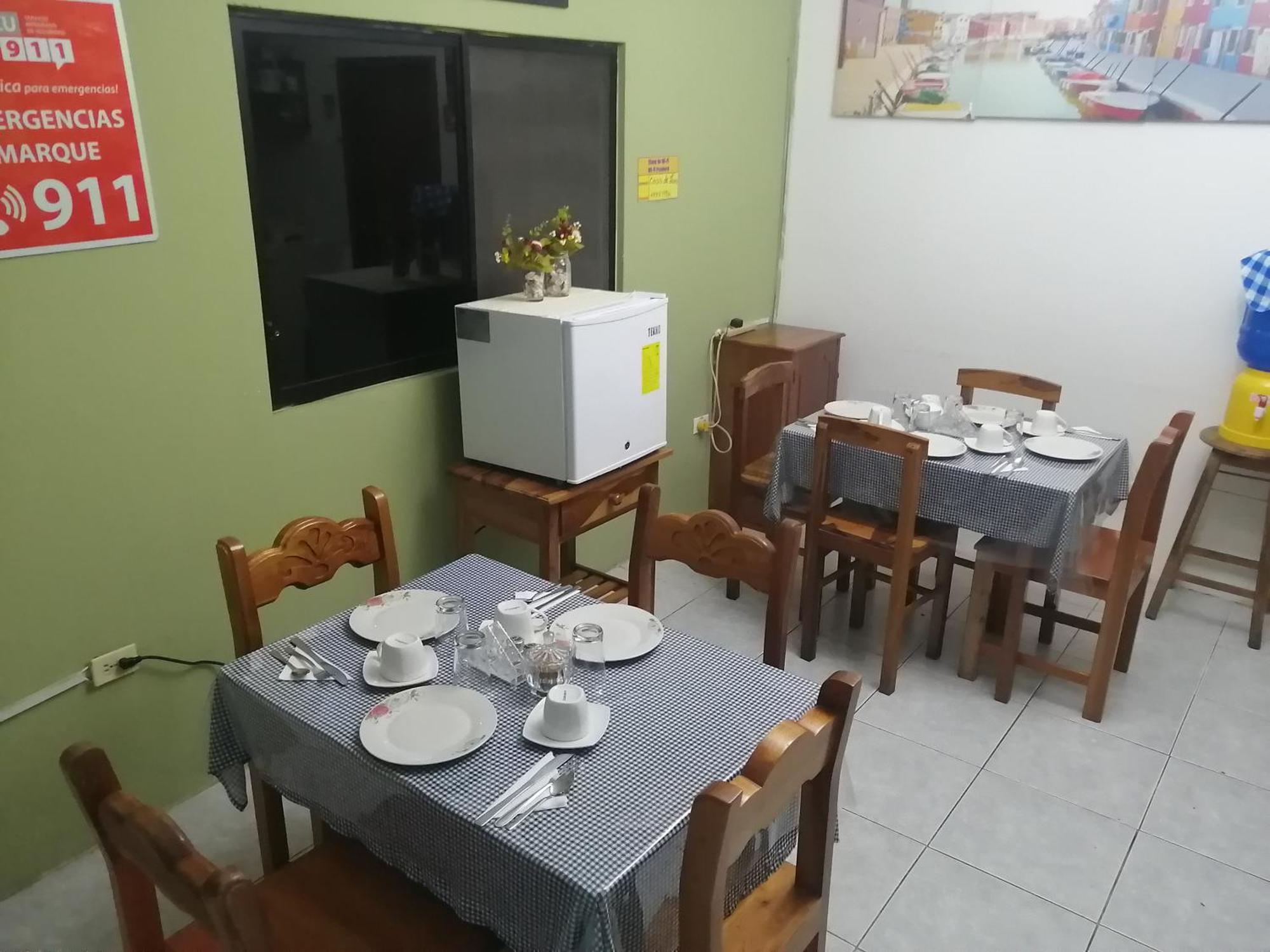 Hostal La Casa De Luis Puerto Baquerizo Moreno Bagian luar foto