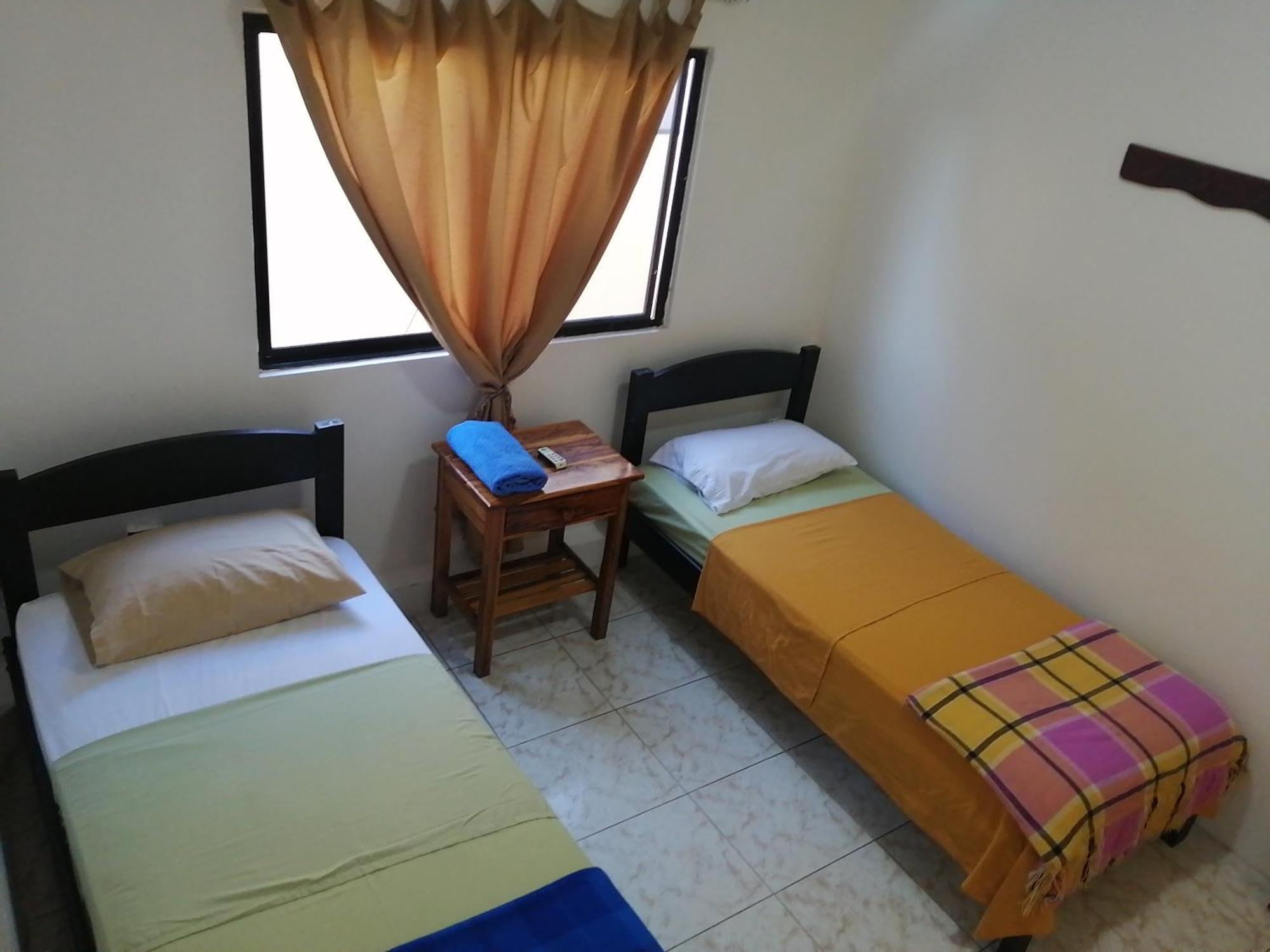 Hostal La Casa De Luis Puerto Baquerizo Moreno Bagian luar foto