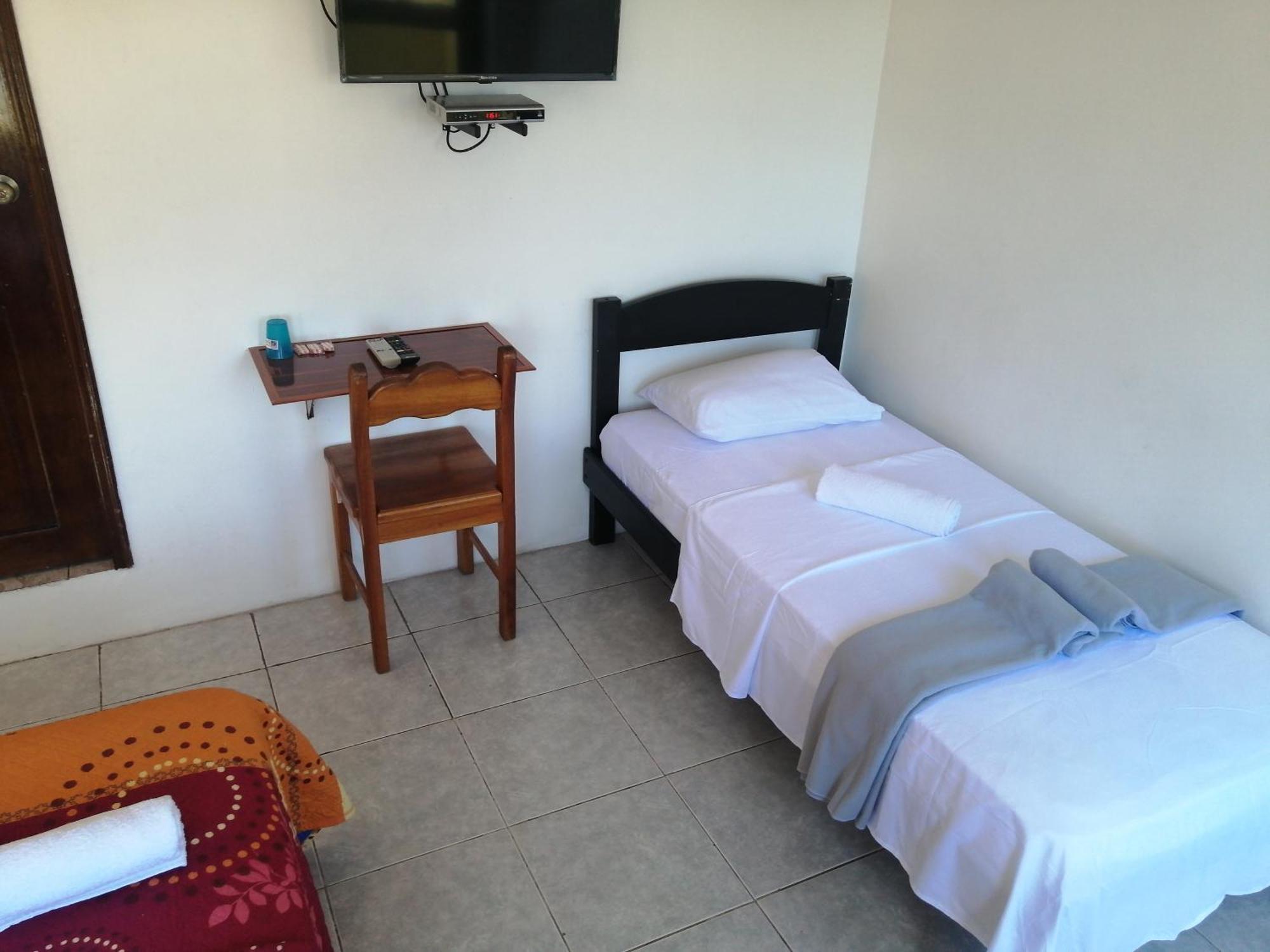Hostal La Casa De Luis Puerto Baquerizo Moreno Bagian luar foto