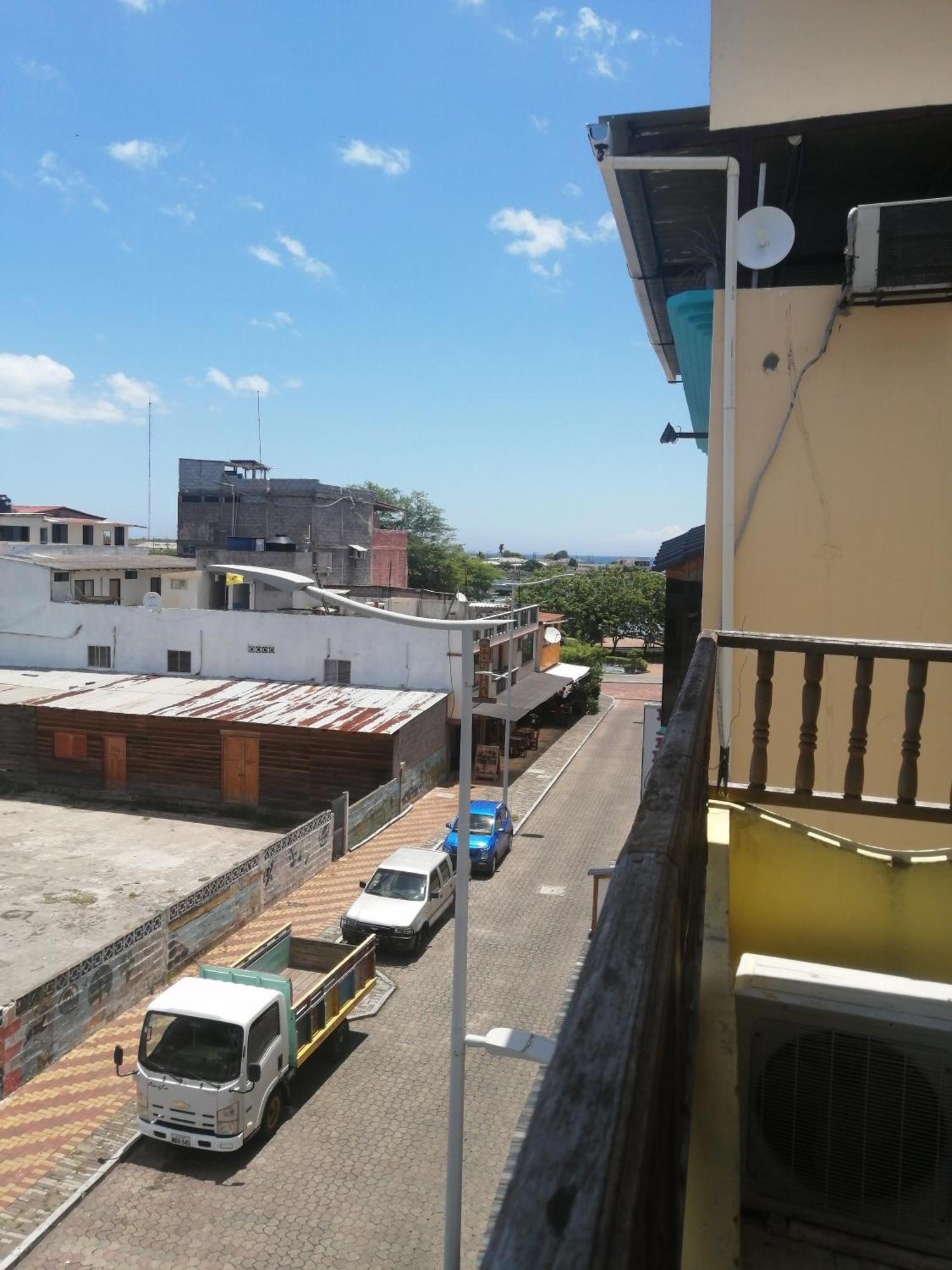 Hostal La Casa De Luis Puerto Baquerizo Moreno Bagian luar foto