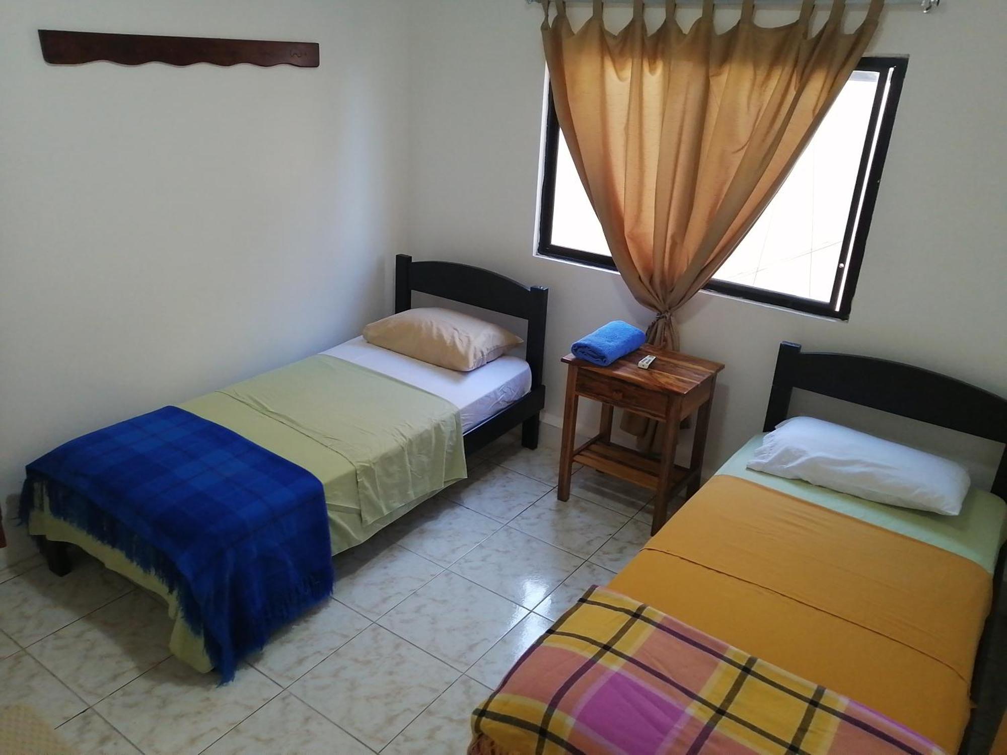 Hostal La Casa De Luis Puerto Baquerizo Moreno Bagian luar foto
