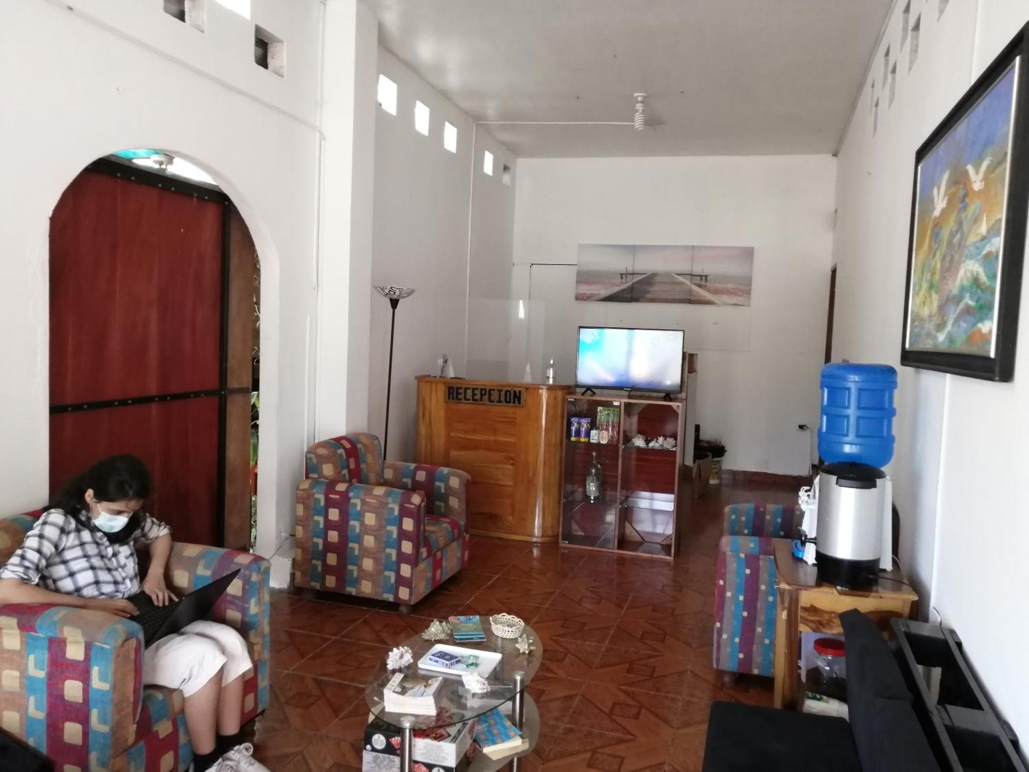 Hostal La Casa De Luis Puerto Baquerizo Moreno Bagian luar foto