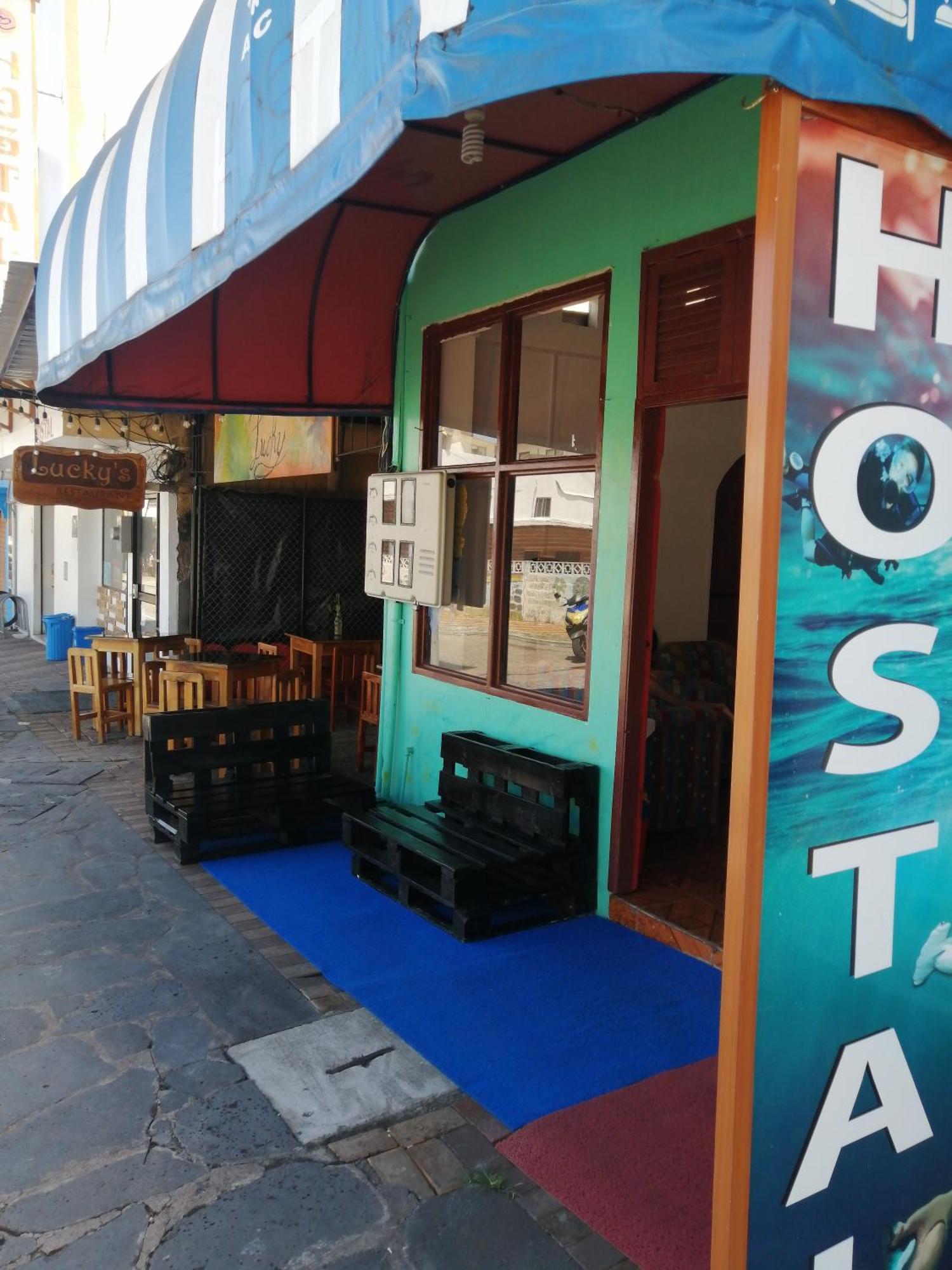 Hostal La Casa De Luis Puerto Baquerizo Moreno Bagian luar foto