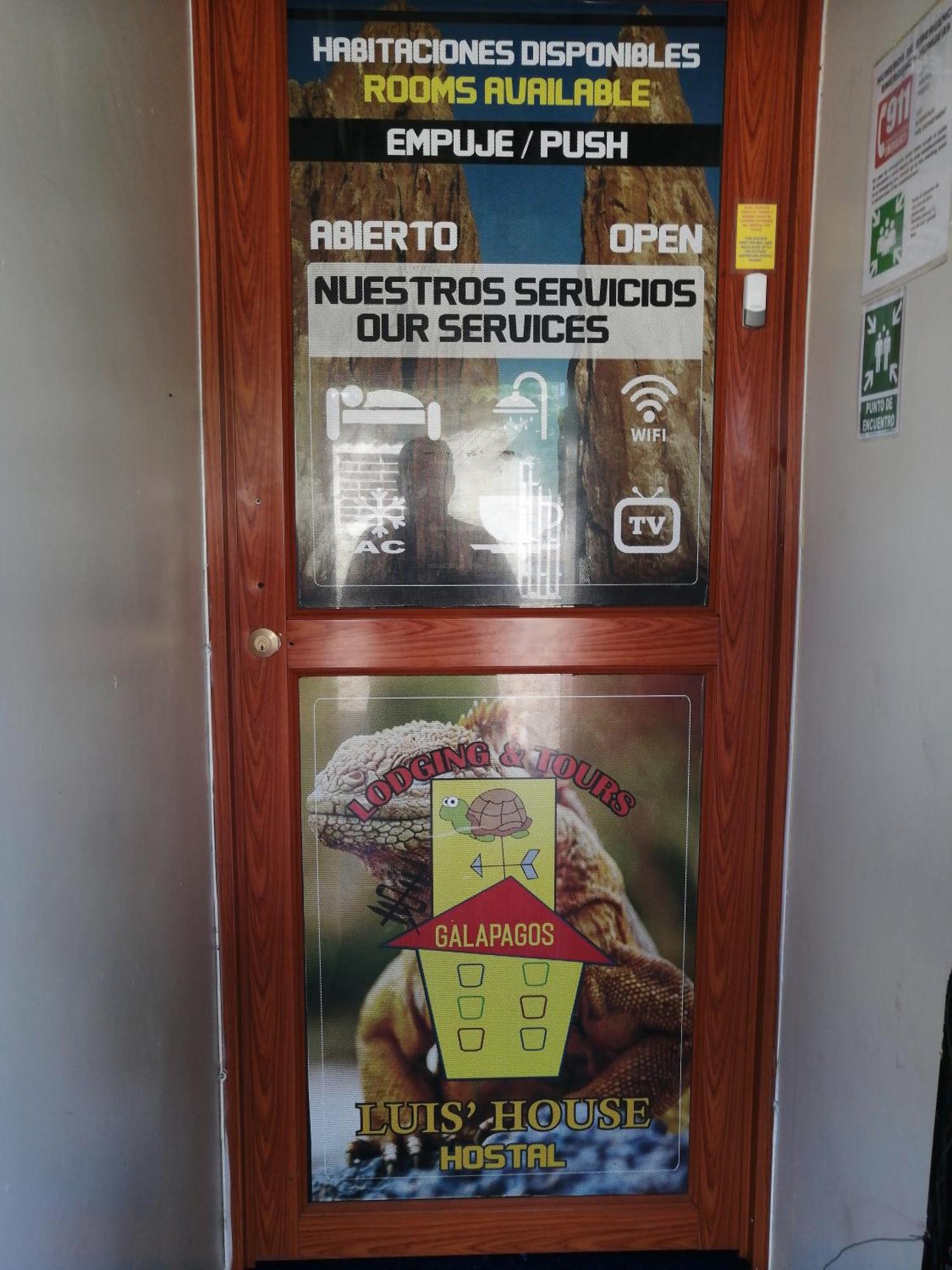 Hostal La Casa De Luis Puerto Baquerizo Moreno Bagian luar foto