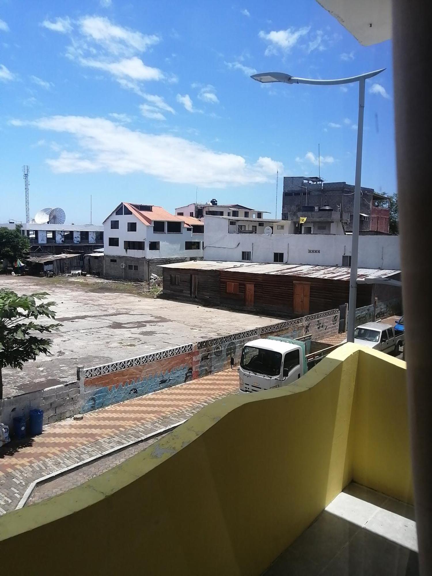 Hostal La Casa De Luis Puerto Baquerizo Moreno Bagian luar foto