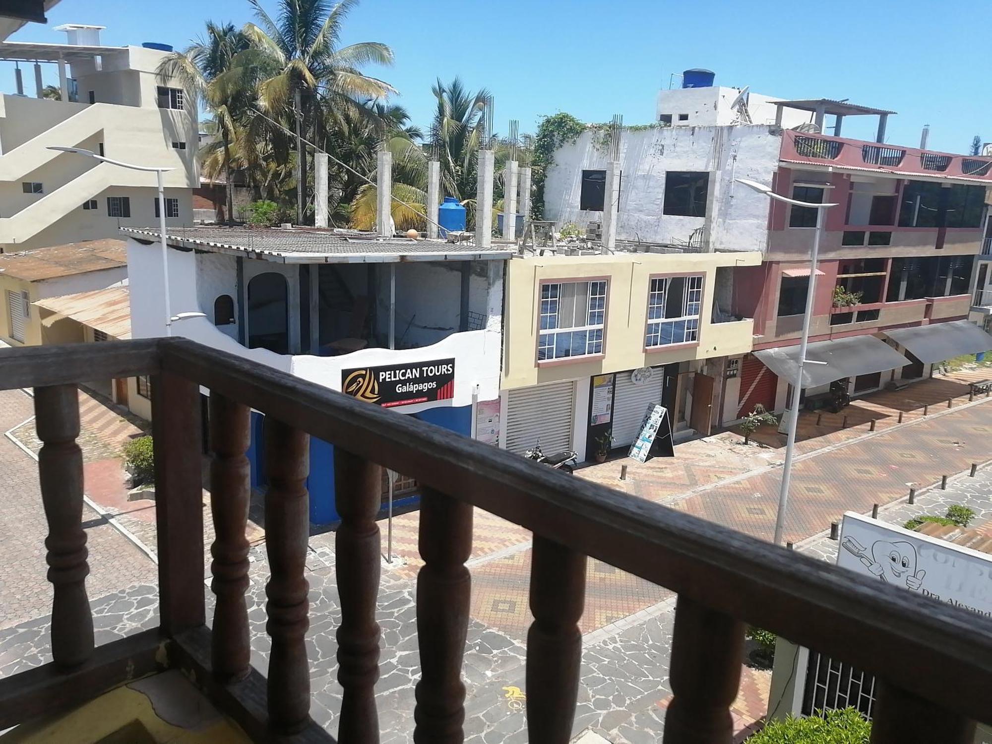 Hostal La Casa De Luis Puerto Baquerizo Moreno Bagian luar foto